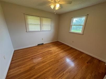 Building Photo - 3 bed, 1.5 bath between Seneca and Oakway