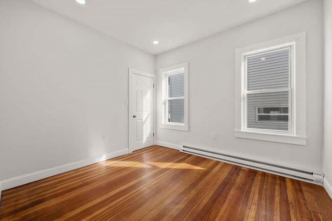 Building Photo - 53 Woodford St