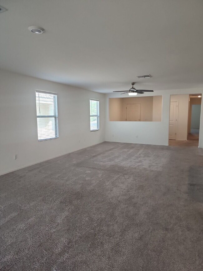 Building Photo - "Spacious 4-Bedroom Oasis in Casa Grande w...