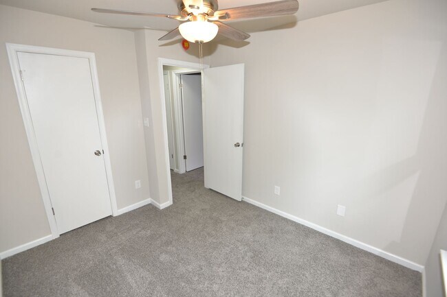 Building Photo - Renovated Townhome for Rent