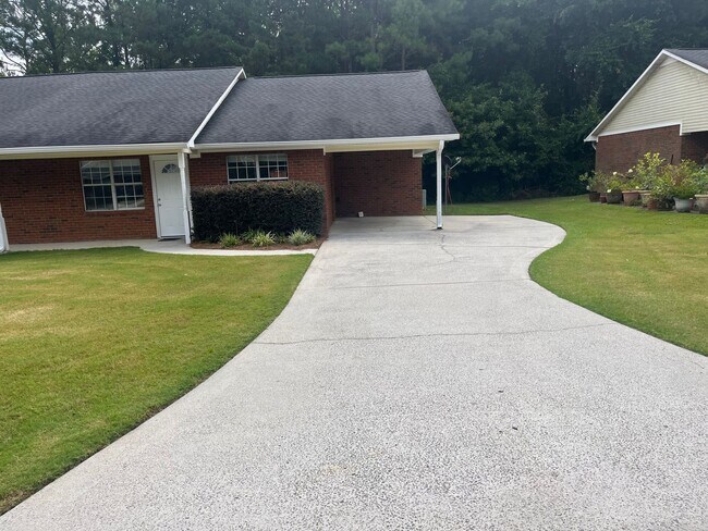 Primary Photo - 11 Oakcrest Trail NE