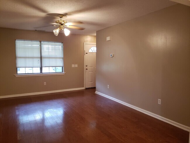 Building Photo - 3 BR/3BA Located in the Heart of Rincon