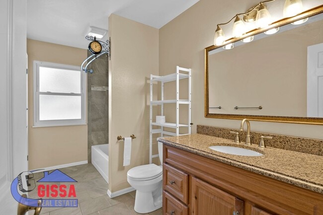 Building Photo - Beautiful home with 3 bedrooms, 2 bathroom...
