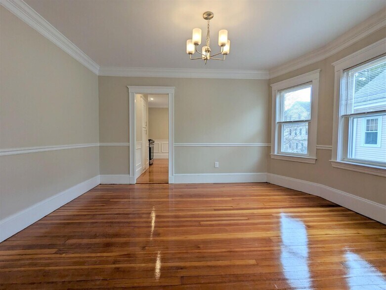 Building Photo - 35 Trowbridge St