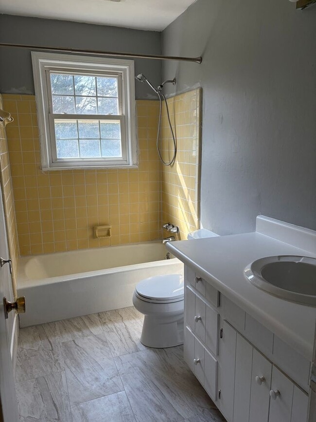 Building Photo - FENCED IN YARD AND LARGE DETACHED TWO CAR GARAGE LOCATED IN THE DESIRED TRAVELERS REST!!!