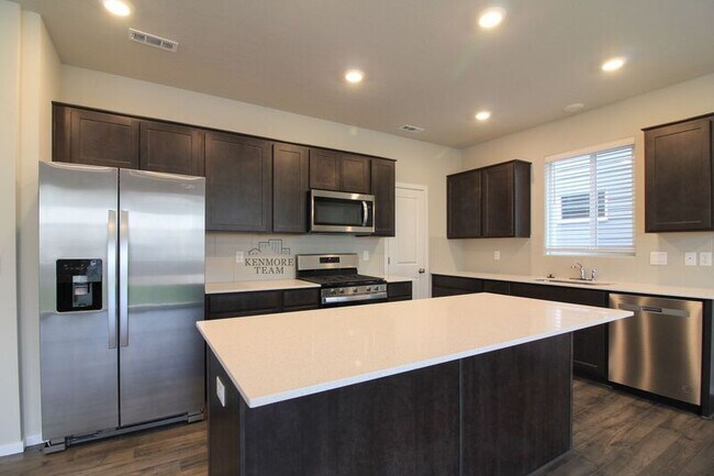 Building Photo - 8043 Ranchland Ln