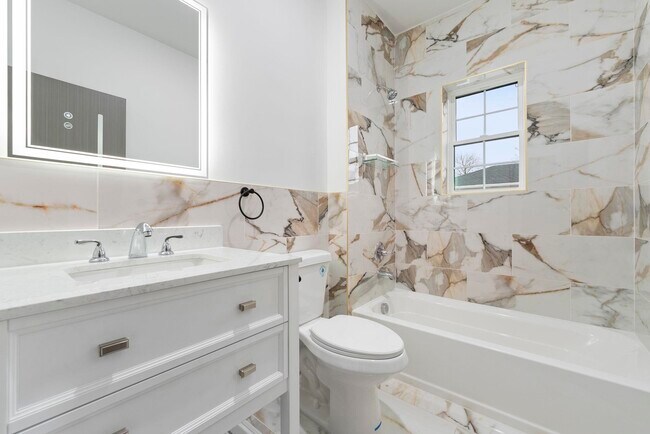 Building Photo - 41 E 16th St