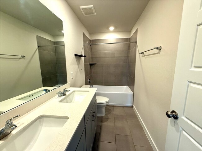 Building Photo - 204 Brks Mnr Ct