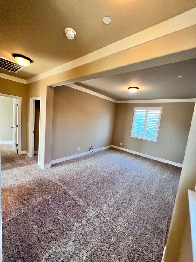 Building Photo - Stunning 3 Bedroom, 2.5 Bath Single Family Home, Gated Community, Beautiful Inside & Out!
