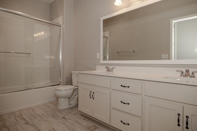 Building Photo - 196 E Main Ave