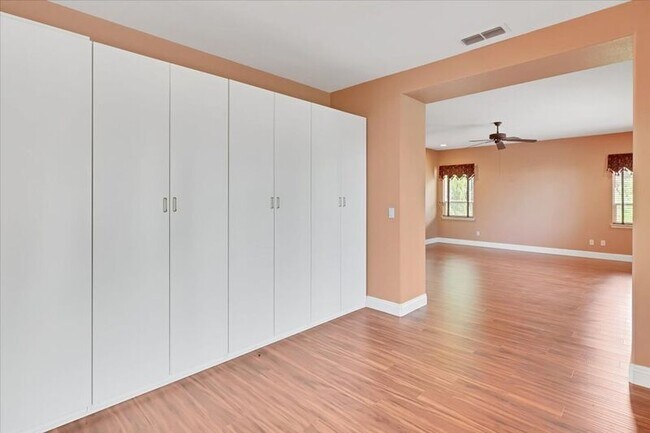 Building Photo - 208 Otter Glen Ct