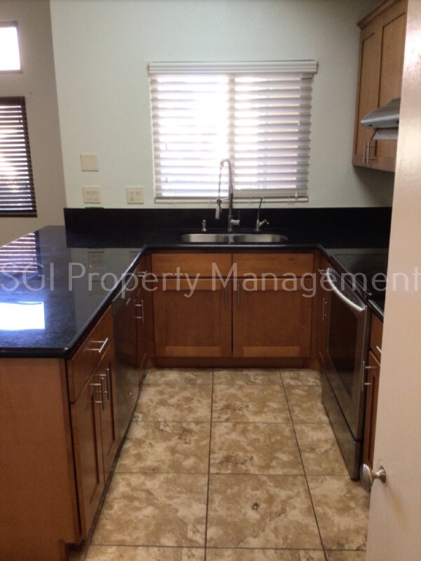 Building Photo - Highly upgraded property close to communit...