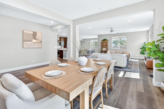 Building Photo - 1024 Saker Falcon Dr