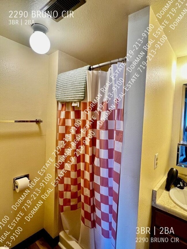 Building Photo - 2290 Bruno Cir