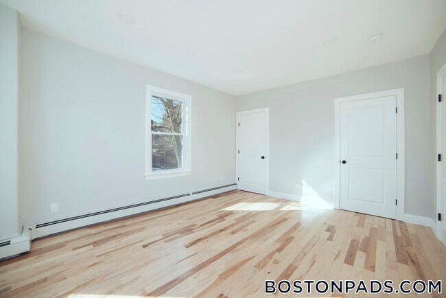 Building Photo - 10 Duffley Ct