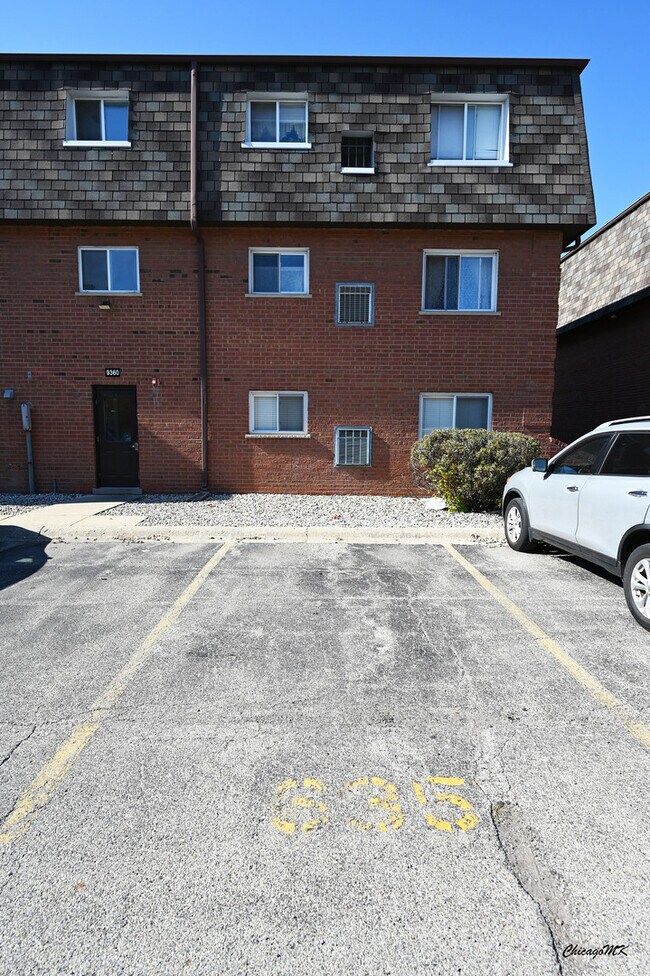 Building Photo - 9360 Bay Colony Dr