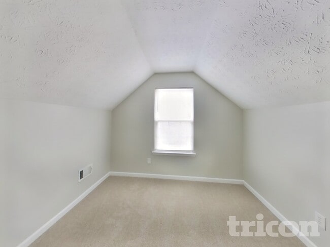 Building Photo - 5746 Lakeside Dr