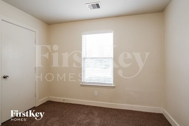 Building Photo - 20830 Settlers Lake Cir N