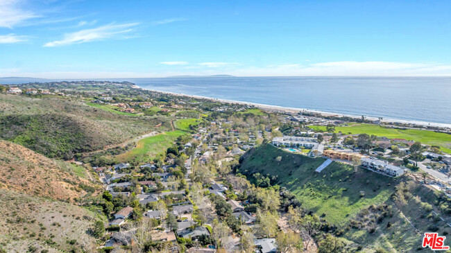 Building Photo - 30611 Las Estrellas Dr