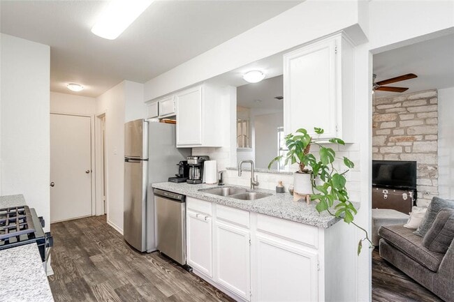 Building Photo - 3503 Larchmont Cove