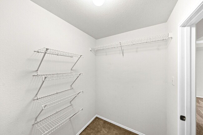 Building Photo - Charming 4-Bedroom Sanctuary - Spacious Living Awaits