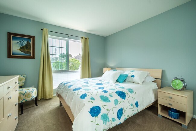 Building Photo - Quiet and Private 3 Bedroom Home in The Cape Community!