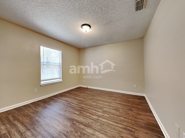 Building Photo - 334 Turtle Dove Dr