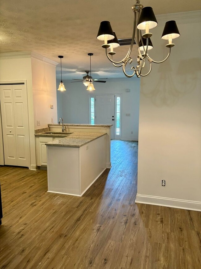 Building Photo - 76 Intown Pl