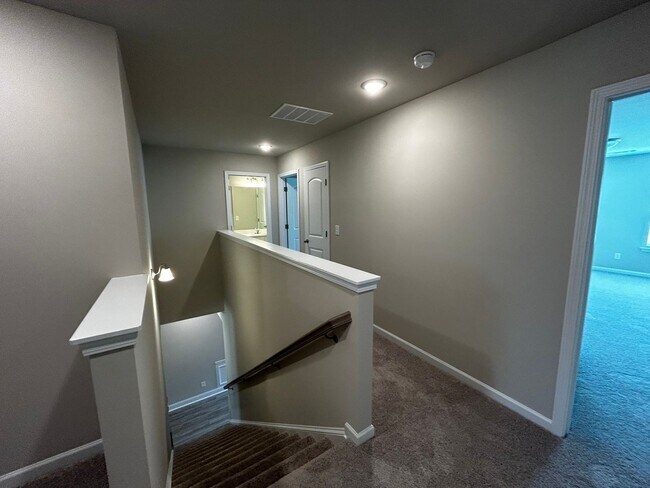 Building Photo - Spacious Brand New 4BR Townhome in Norcross