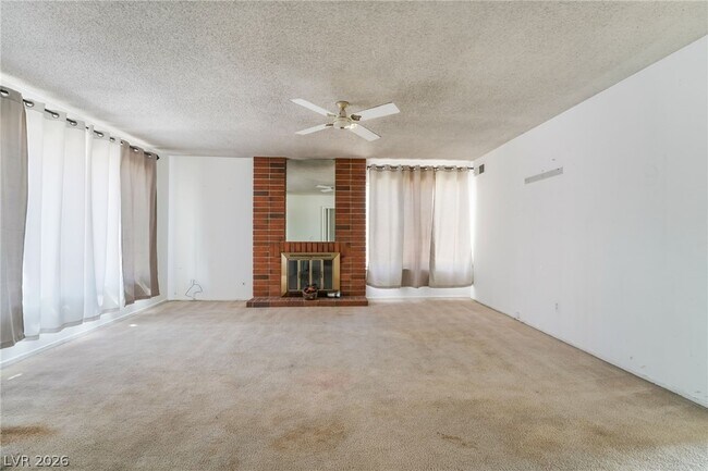 Building Photo - 2102 E Russell Rd