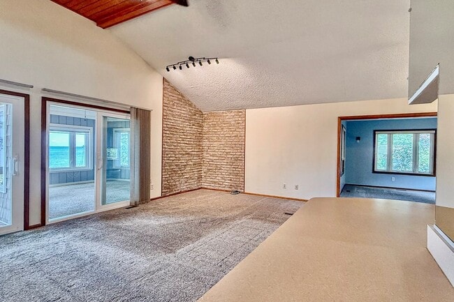 Building Photo - 12182 Heron Dr