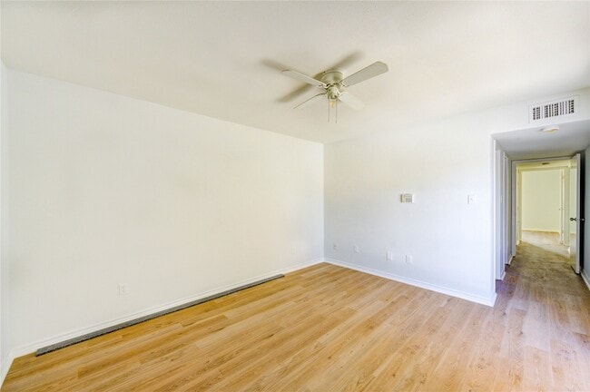 Building Photo - 6401 Deihl Rd