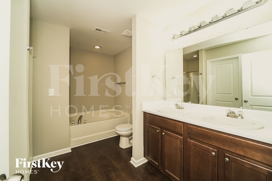 Building Photo - 803 Rook Rd