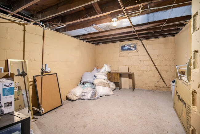 Building Photo - 805 Miner St