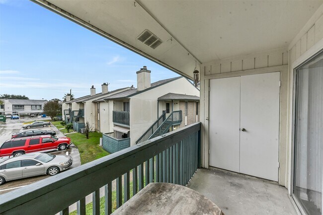 Building Photo - 250 El Dorado Blvd