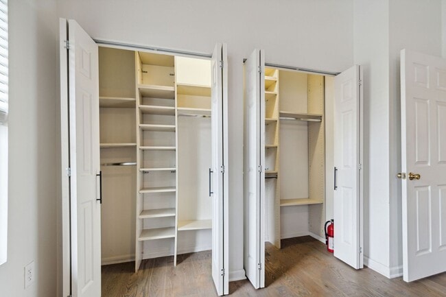 Building Photo - Really Cool, Spacious 3br Townhome with De...