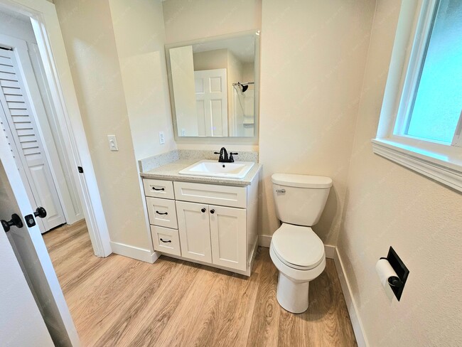 Building Photo - 7739 SE 101st Ave