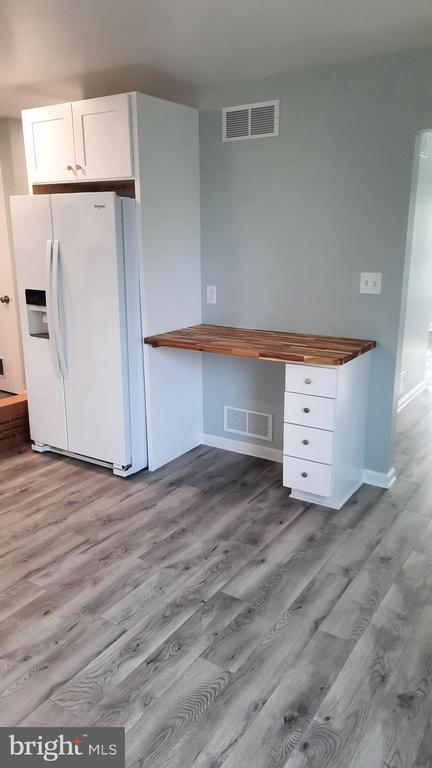 Building Photo - 618 Colonial View Rd