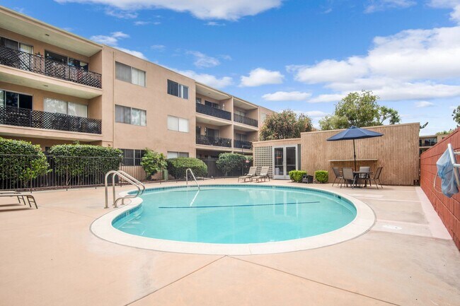 Building Photo - Newly Renovated & Modern 1 Bed / 1 Bath in Chatsworth | Balcony, Pool & Parking