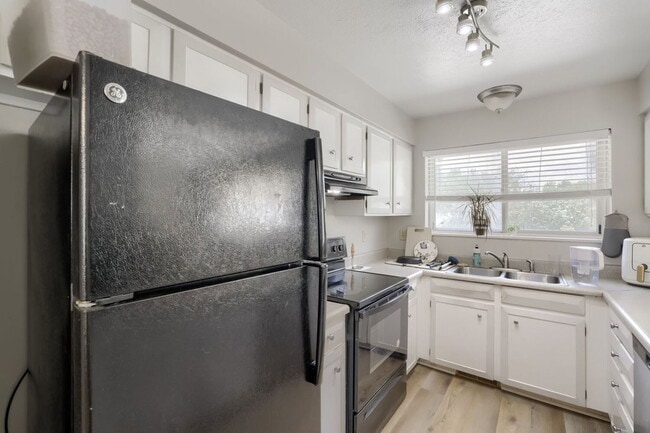 Building Photo - 6629 Zang Cir