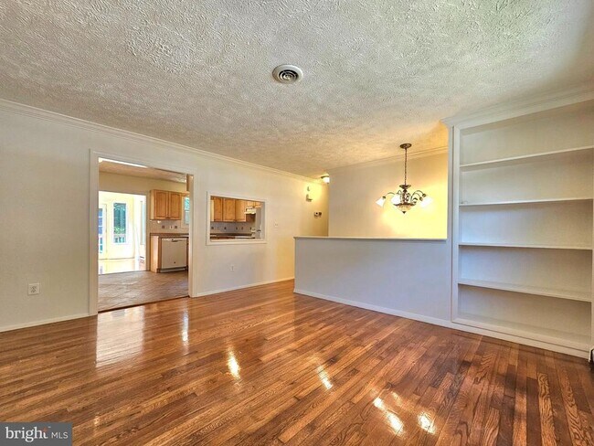 Building Photo - 4123 Glendale Rd