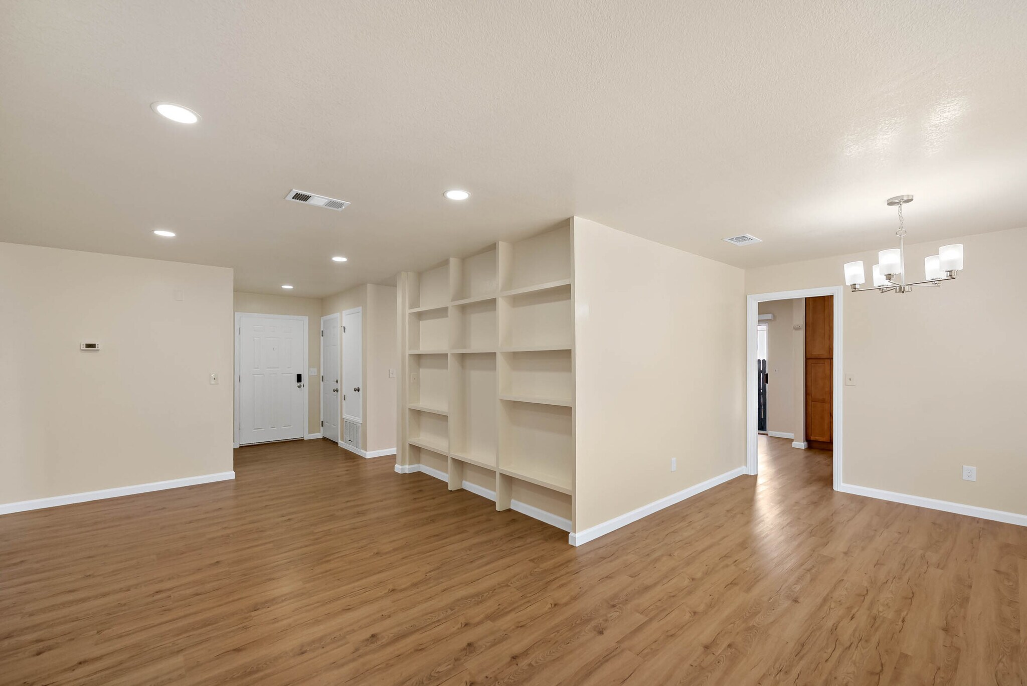 Building Photo - 1401 Prospect Way