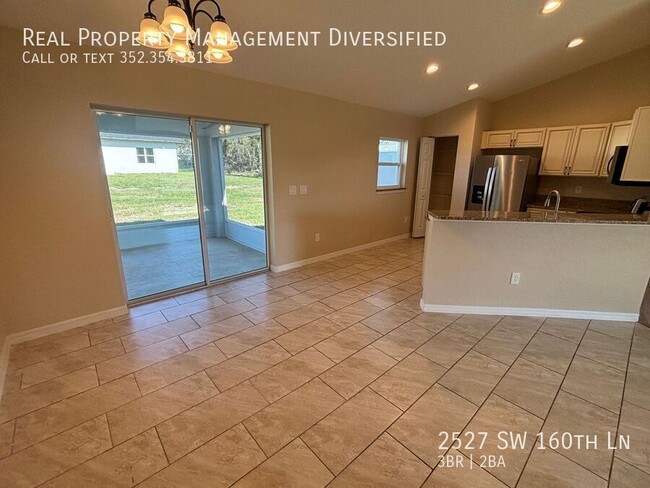 Building Photo - Custom Home - Desirable SE Ocala Neighborh...