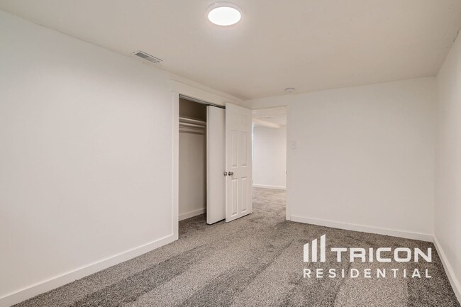 Building Photo - 1335 W 800 S