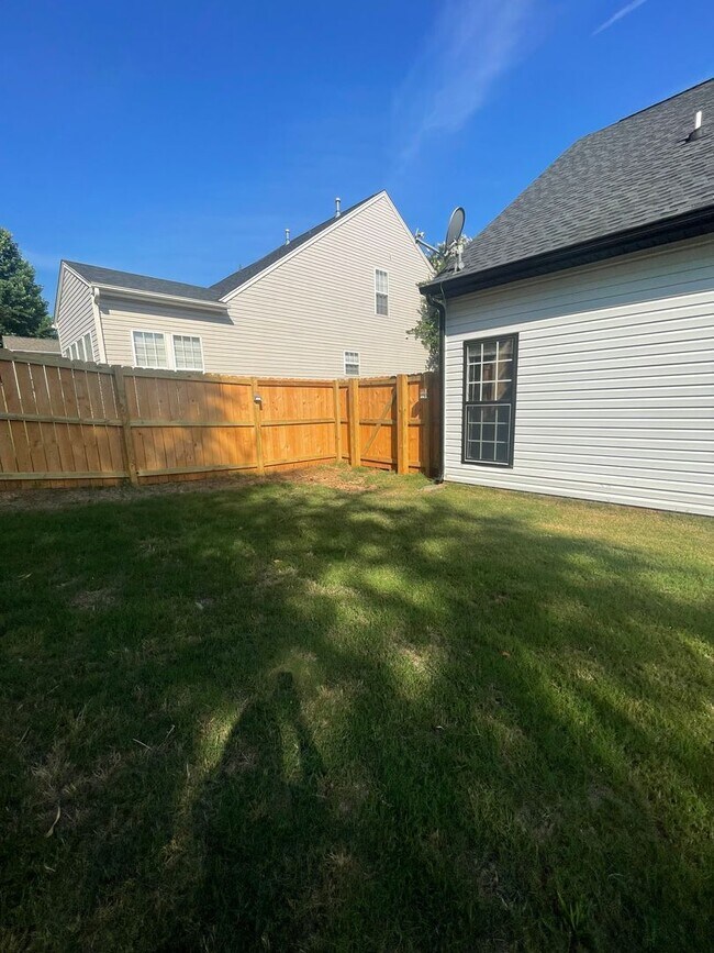 Building Photo - Lovely 3 Bedroom Home in Greer Near Gibb S...