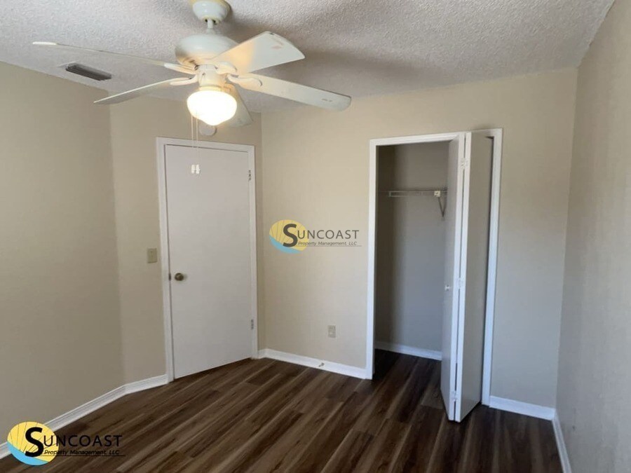 Building Photo - 8702 Bandera Cir S