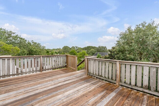 Building Photo - 209 Station 17 St