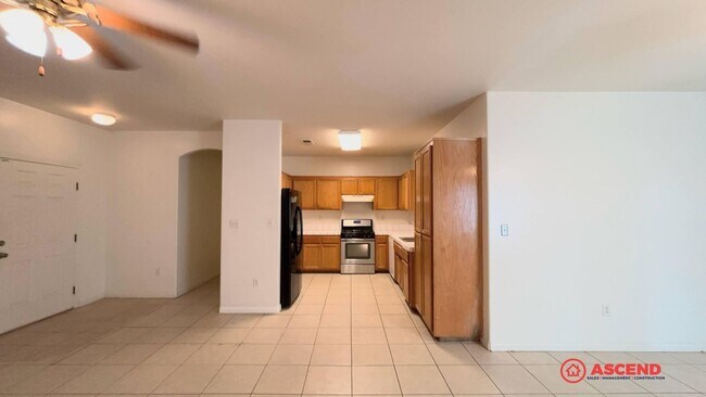 Building Photo - Cute Home In East Bakersfield!