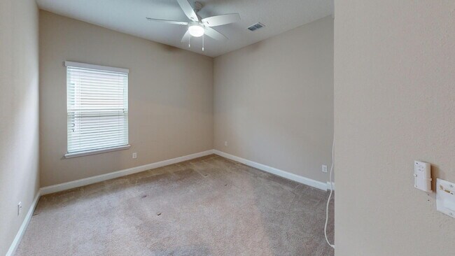 Building Photo - "Spacious 5-Bedroom Retreat in Jacksonville - 2,623 Sq Ft of Comfort!"