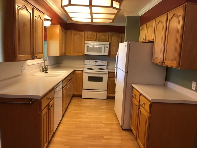 Building Photo - 5 Bedroom 3 Bath Home in West Valley City